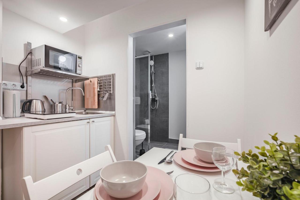 D'Crown Residences Budapest Bagian luar foto