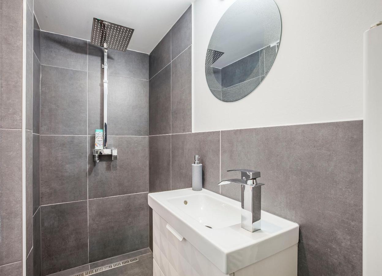 D'Crown Residences Budapest Bagian luar foto