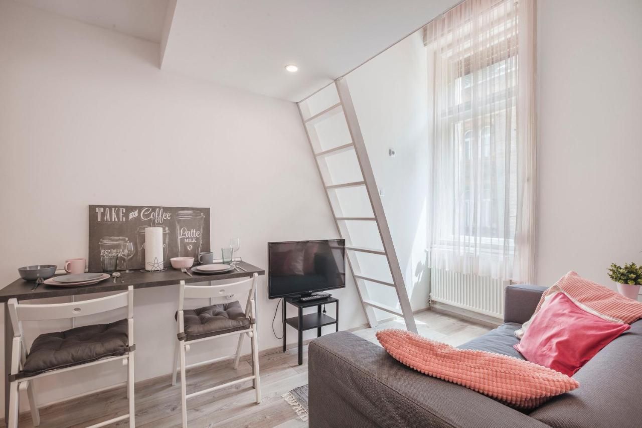 D'Crown Residences Budapest Bagian luar foto