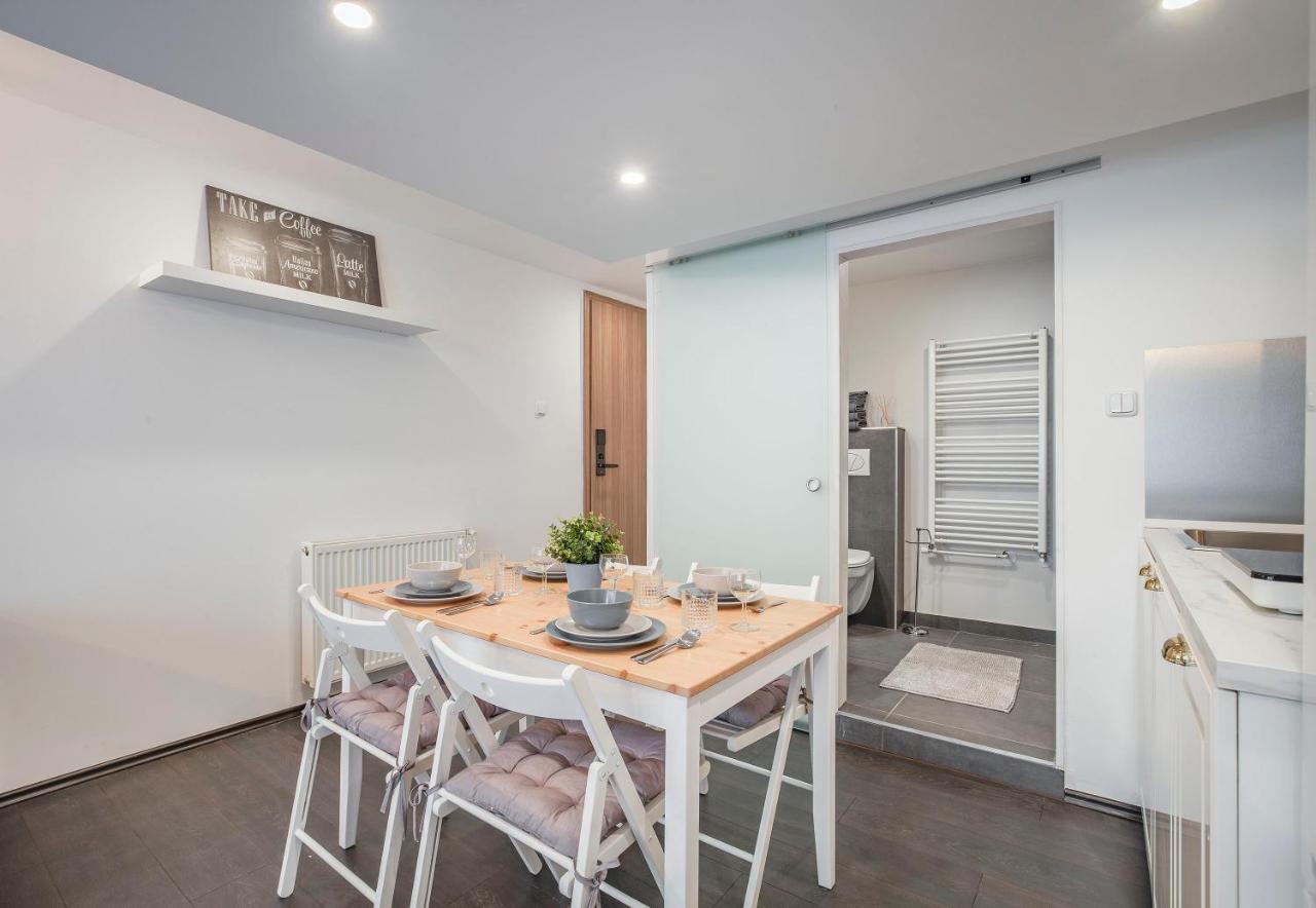 D'Crown Residences Budapest Bagian luar foto