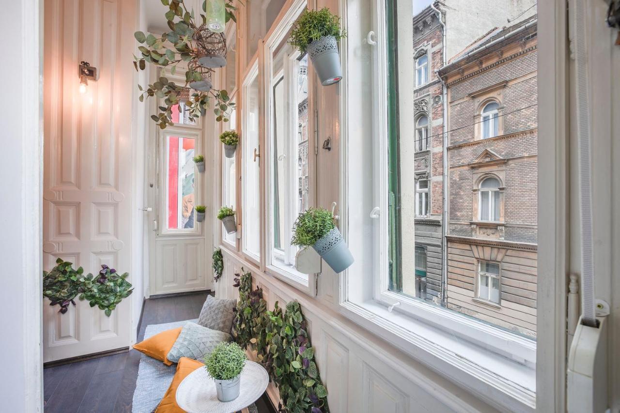 D'Crown Residences Budapest Bagian luar foto