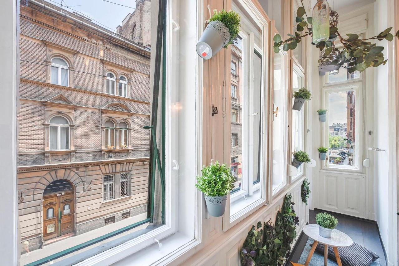 D'Crown Residences Budapest Bagian luar foto